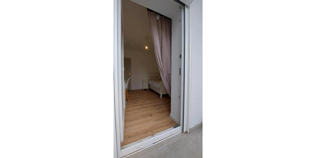 Etagenwohnung Saarbrücken West - 4 Zimmer, 74 m&sup2;, 250&euro; | Angebot:25968192