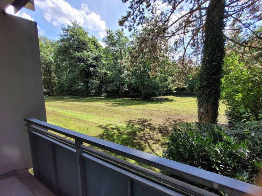 Neue Familie gesucht für Wohnung mit Balkon und frisch saniertem Wannenbad.