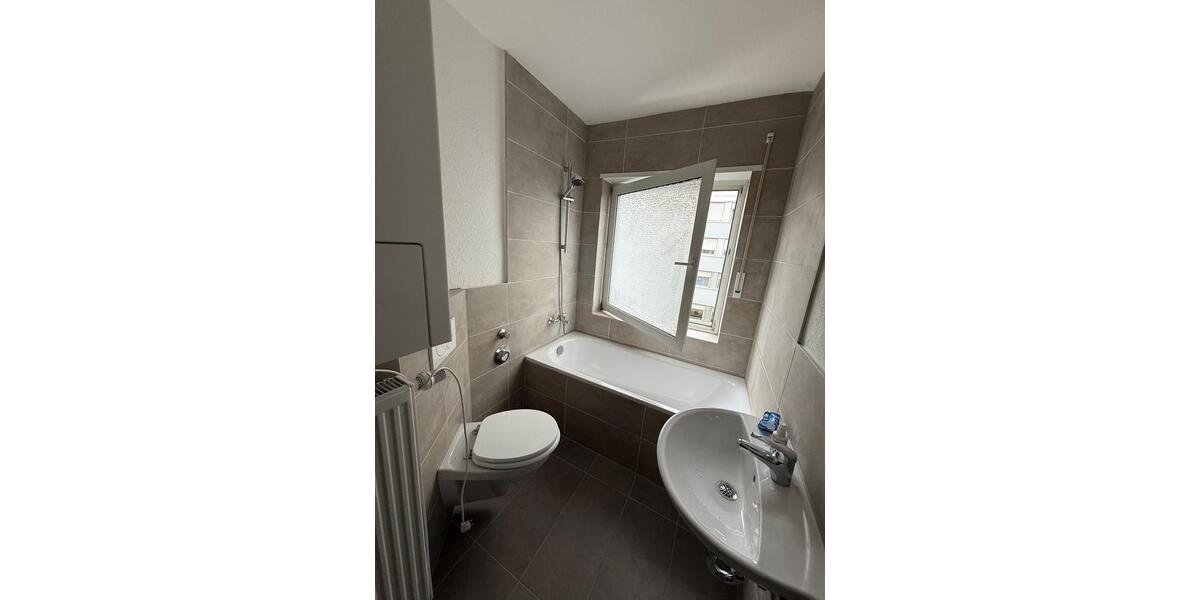 Etagenwohnung Ludwigshafen am Rhein - 3 Zimmer, 75 m&sup2;, 1.100&euro; | Angebot:26233236