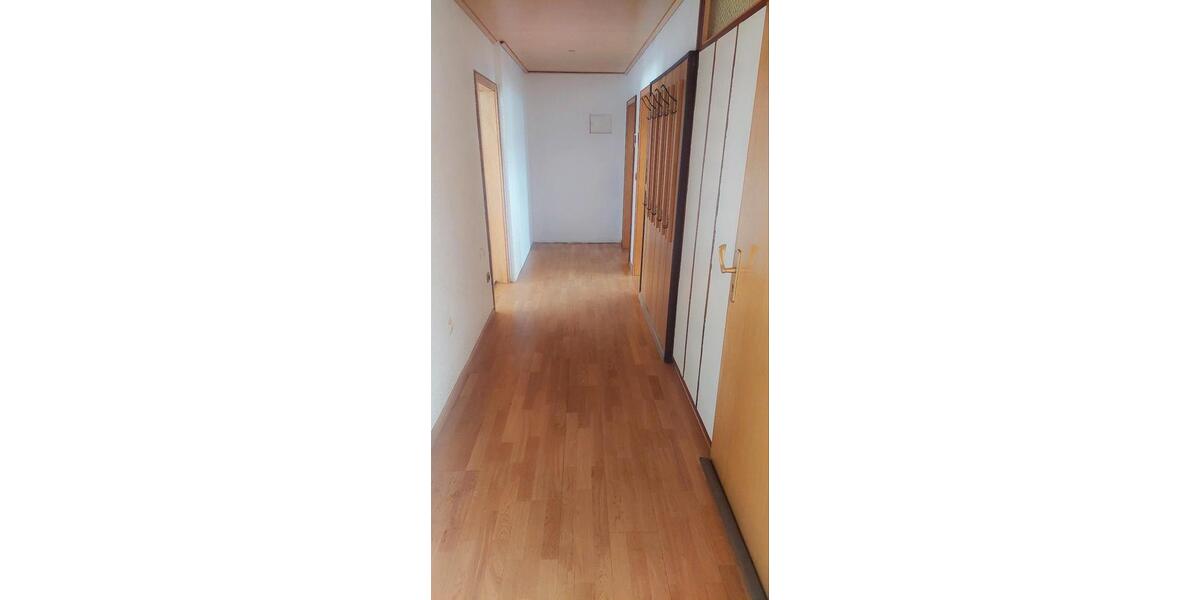 Etagenwohnung Neulußheim - 4 Zimmer, 100 m&sup2;, 1.385&euro; | Angebot:26045304