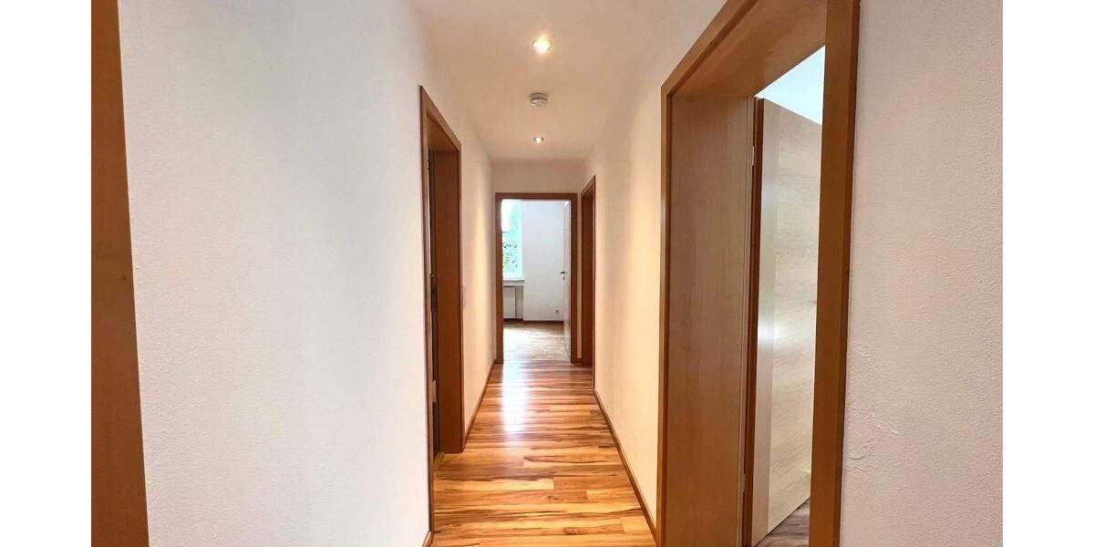 Modern sanierte 5-Zi.-Wohnung mit herrlichem Garten 5 zimmer