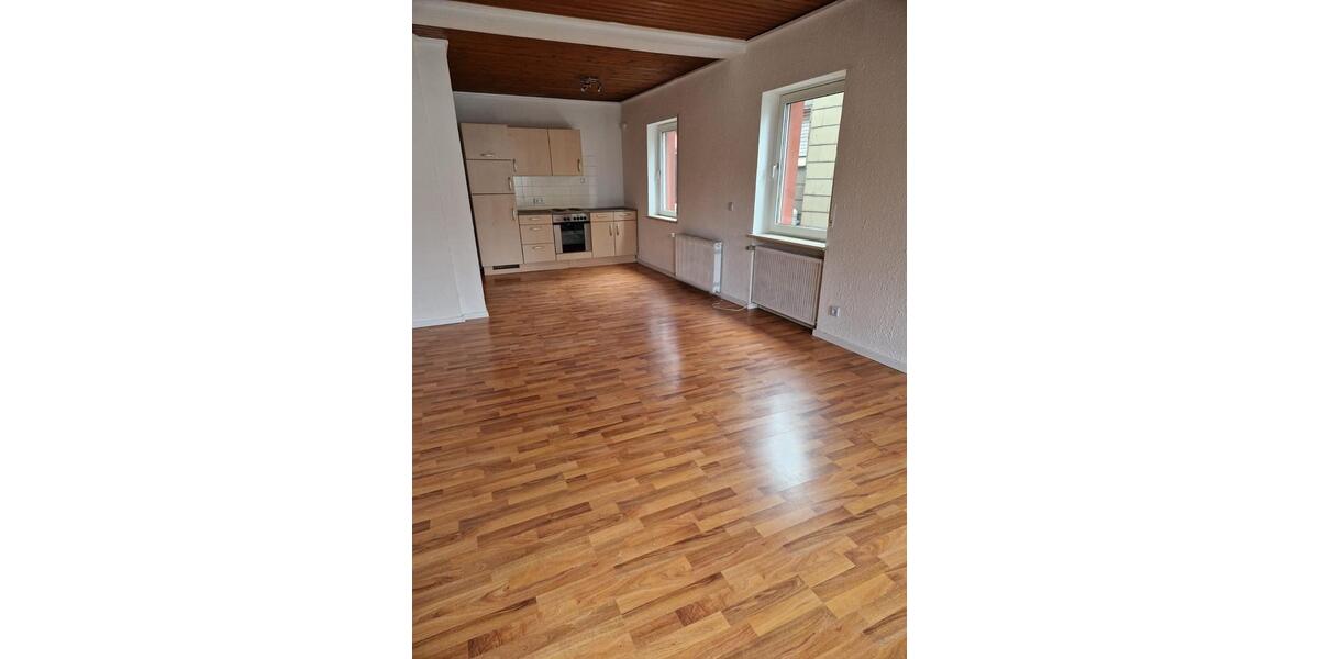 3-ZKB-Wohnung über 2 Ebenen, Küche & Sofa, sehr zentral 3 zimmer