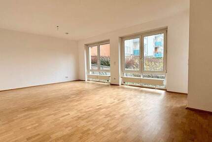 Lindenhof - Renovierte Barrierefreie Erdgeschoss Wohnung mit Terrasse 2 zimmer