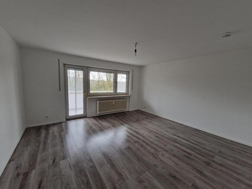 Frisch renoviert: Geräumige 3-Zimmer-Wohnung mit Balkon auf dem Eschberg zu vermieten