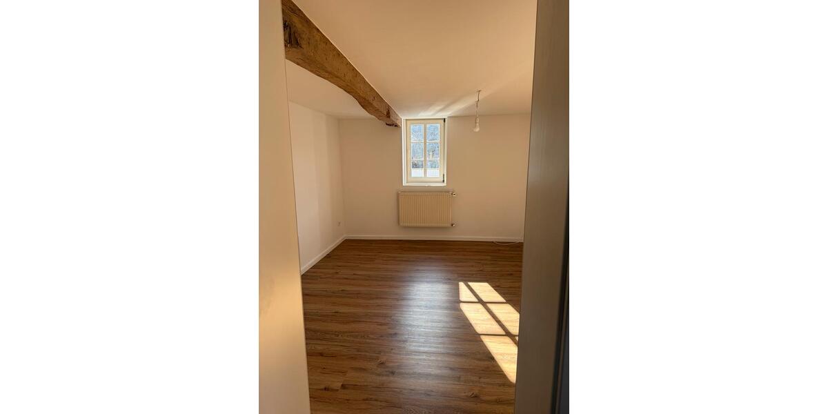 Etagenwohnung Schwalmstadt - 5 Zimmer, 145 m&sup2;, 950&euro; | Angebot:25298613