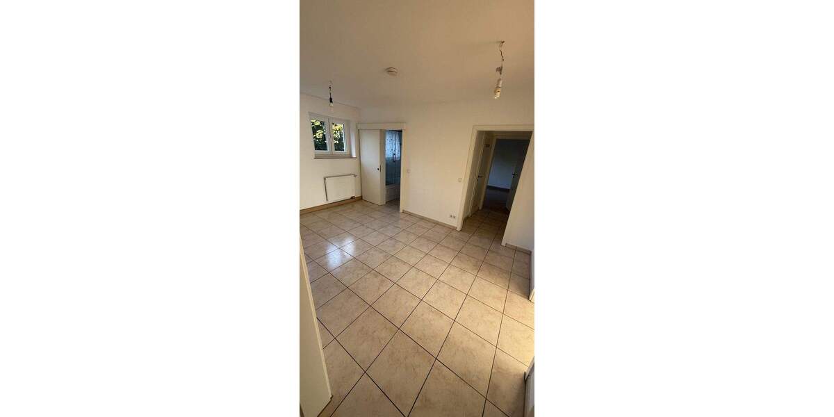 4,5-Zimmer-Wohnung Halbhöhenlage von Stuttgart, Renoviert, EBK, 2XBalkon, Stellplatz, u.m.v. 4 zimmer