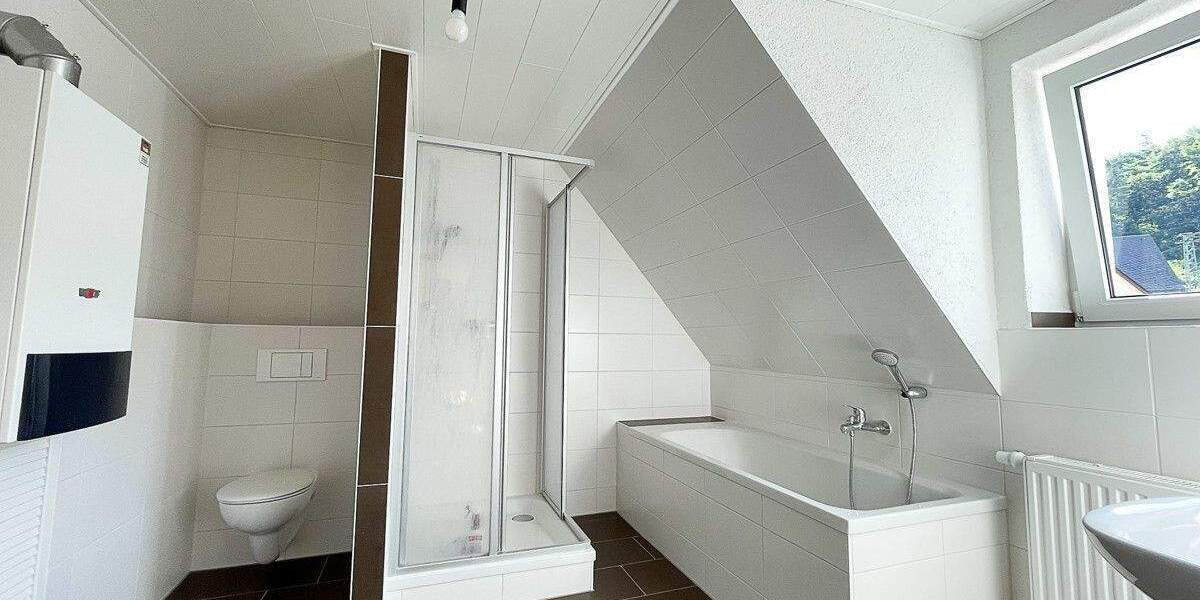 Frisch saniert - Dachgeschosswohnung auf dem Eichert zu vermieten 2 zimmer