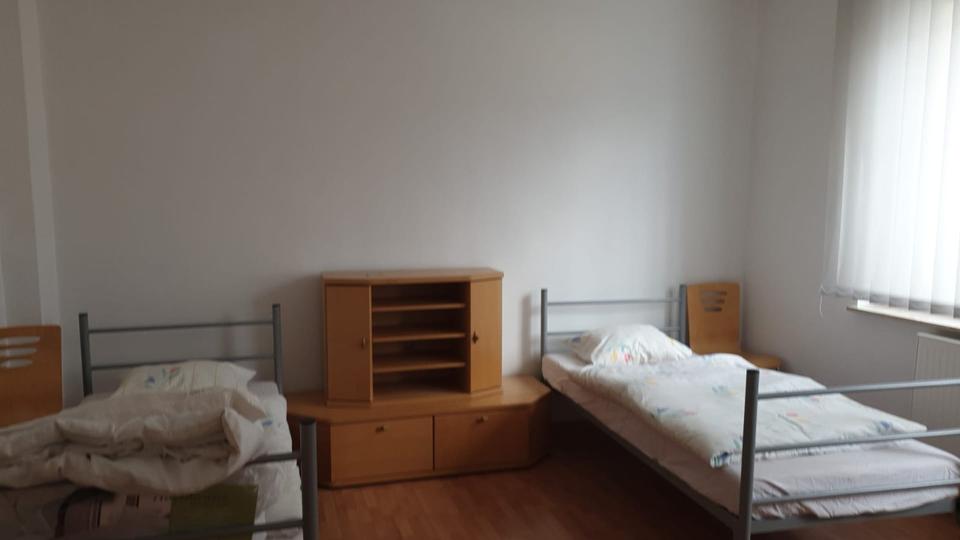 Wohnen auf Zeit Meerane - 2 Zimmer, 68 m&sup2;, 12&euro; | Angebot:17422929