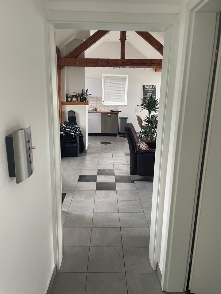 Renovierte 2-Zimmer Wohnung mit Einbauküche und Klimaanlage zimmer