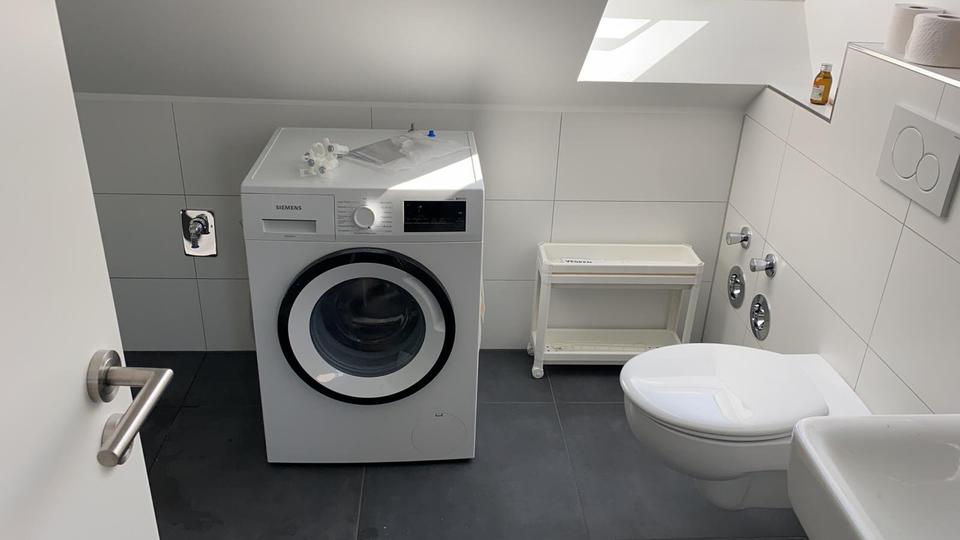 Möblierte Dachgeschosswohnung auf Zeit zu vermieten 1 zimmer