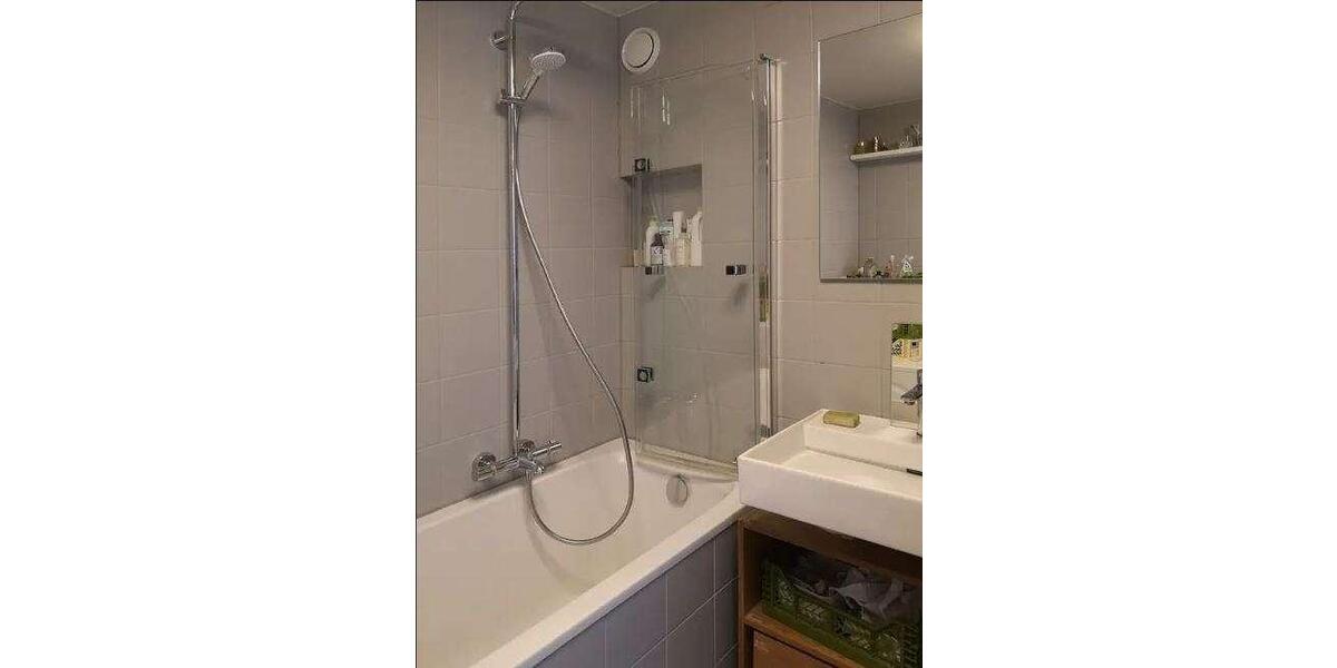 Stuttgart-Asemwald: Sanierte 4,5-Zimmer-Wohnung im 13. OG 4 zimmer