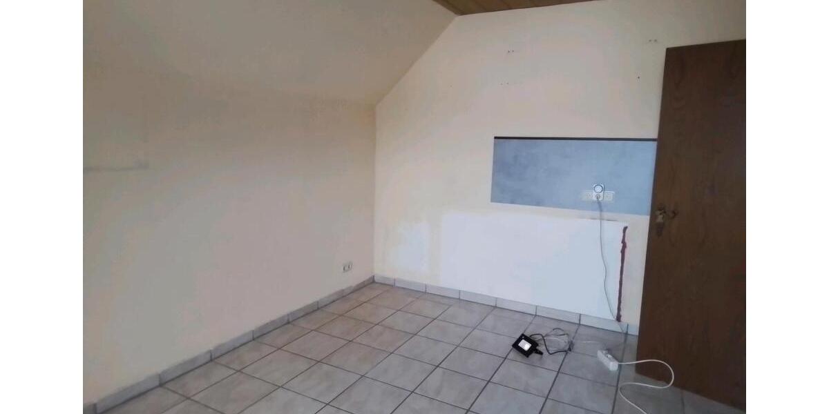 Etagenwohnung Schiffweiler - 2 Zimmer, 90 m&sup2;, 600&euro; | Angebot:24673812