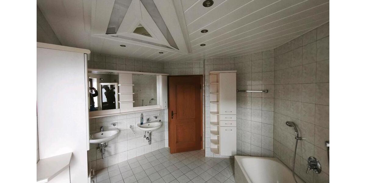 Etagenwohnung Günzburg - 3.5 Zimmer, 120 m&sup2;, 1.300&euro; | Angebot:24592928