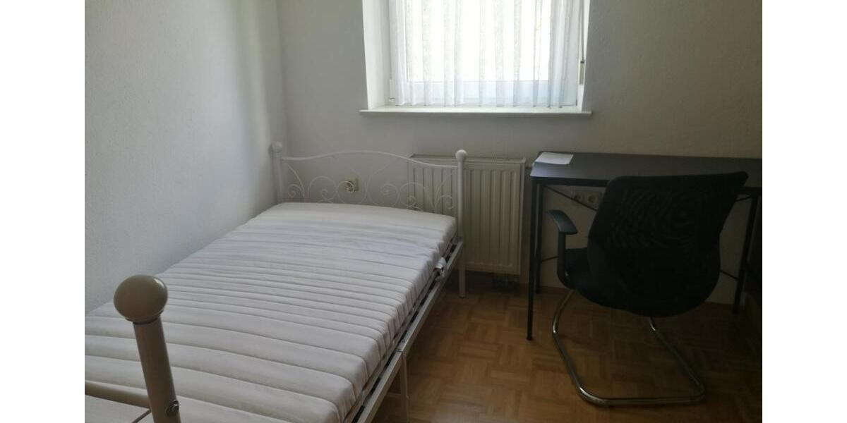 10M² Zimmer von 4er WG-Wohnung in Neutraubling ab 01.02.2026 frei 1 zimmer