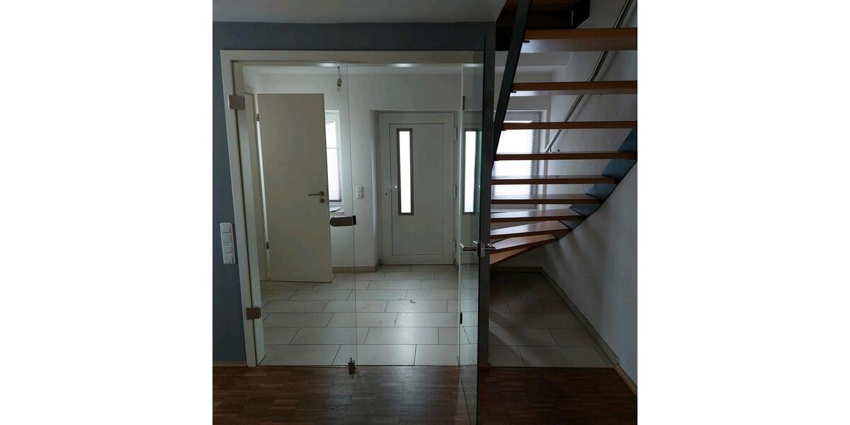 Doppelhaushälfte in Aachen-Bildchen mit Garten und Garage 3 zimmer