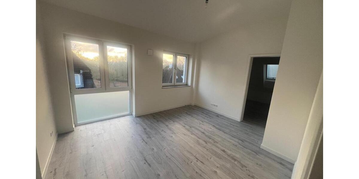 Dachgeschoßwohnung Kiel Friedrichsort - 3.5 Zimmer, 100 m&sup2;, 1.650&euro; | Angebot:26145907