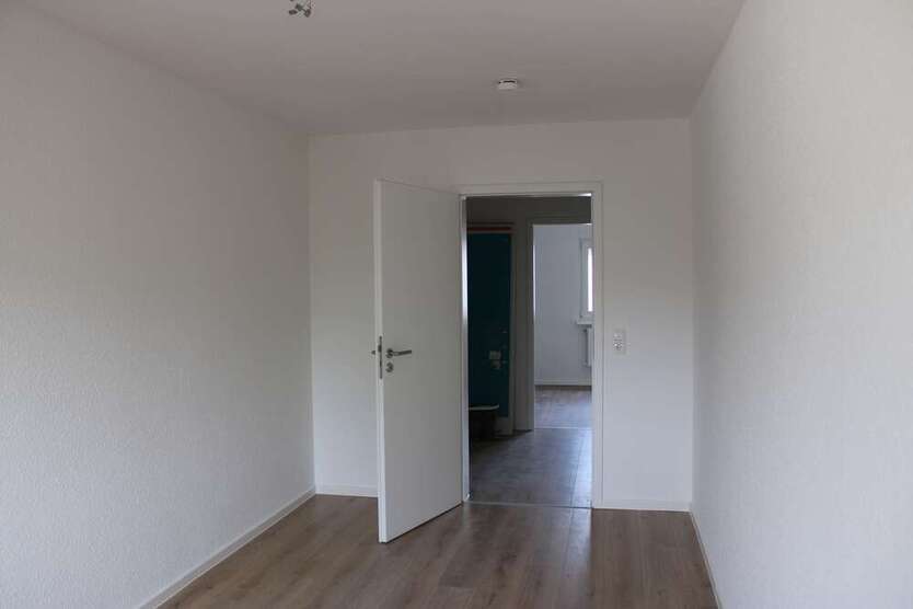 ruhige 4 Zimmer-Wohnung im Hinterhaus ***frisch renoviert*** mit Balkon