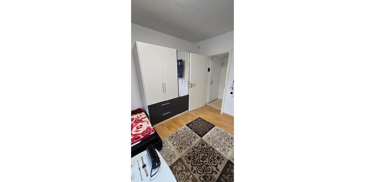 Etagenwohnung Saarbrücken West - 1 Zimmer, 35 m&sup2;, 415&euro; | Angebot:26222013