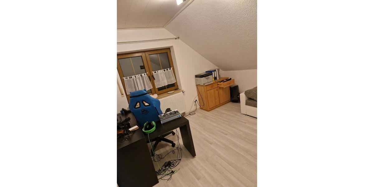 Dachgeschoßwohnung Kreßberg - 4 Zimmer, 93 m&sup2;, 800&euro; | Angebot:25755991