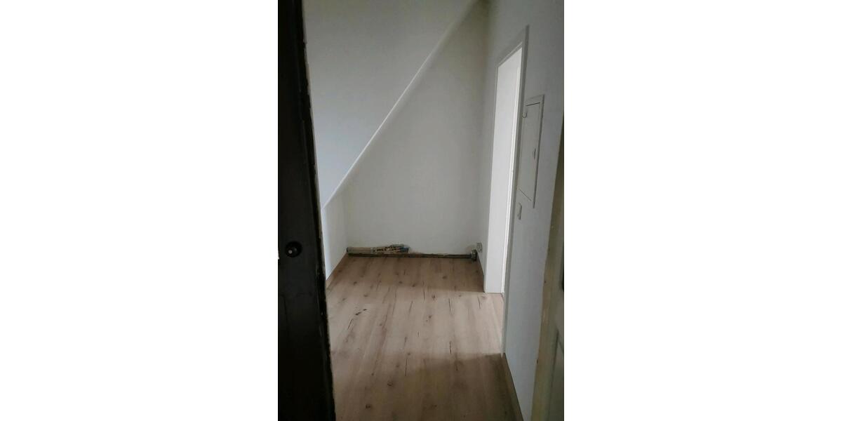 Dachgeschoßwohnung Hohenstein-Ernstthal Ernstthal - 2 Zimmer, 42 m&sup2;, 320&euro; | Angebot:26223315