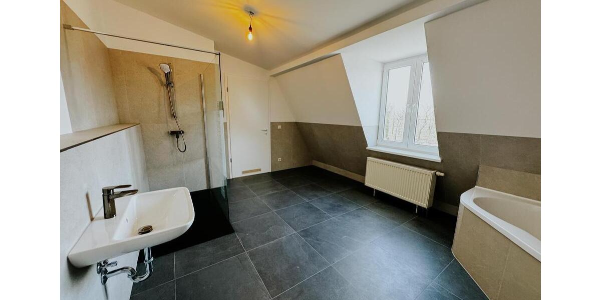 Dachgeschoßwohnung Oranienburg - 4 Zimmer, 135 m&sup2;, 2.050&euro; | Angebot:25795481