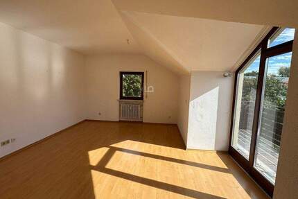 Lichtdurchflutete, sehr ruhige 2,5 ZKB mit Süd-West-Balkon, EBK, Stellplatz, IN-SÜD, Nähe Hbf 2 zimmer