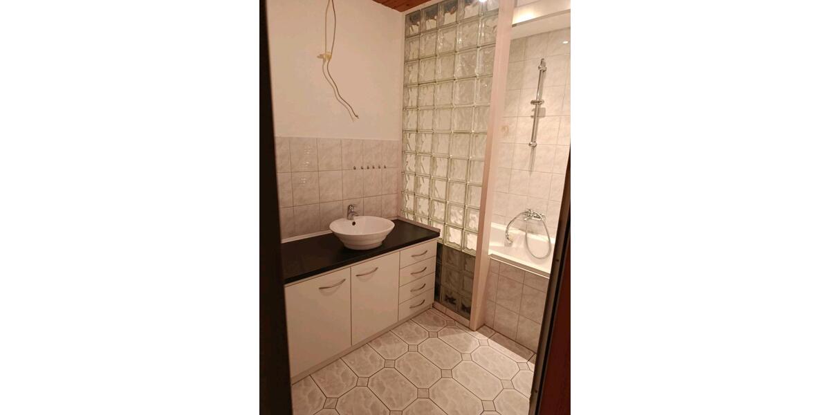 Helle 3 Raumwohnung mit Panoramafenster, Bad und WC getrennt 3 zimmer