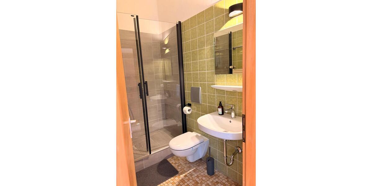 Wohnen auf Zeit Ulm Donautal - 6 Zimmer, 22 m&sup2;, 500&euro; | Angebot:25100803