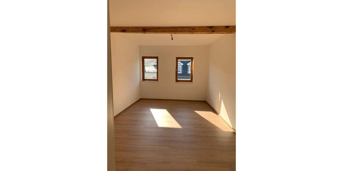 Etagenwohnung Saalfeld/Saale Saalfeld - 5 Zimmer, 133 m&sup2;, 1.130&euro; | Angebot:25736948