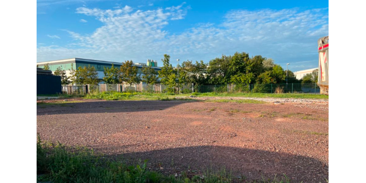 Gewerbe-Freifläche ca. 1.800 m² – umzäunt & geschottert – A4A71 zimmer