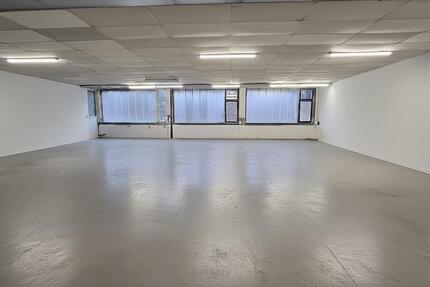 KFZ Schrauberhalle Lager Halle 175qm Hebebühne möglich zimmer