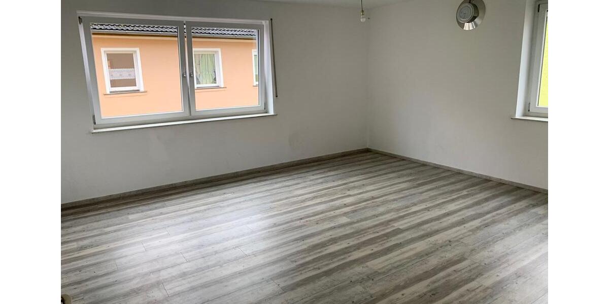Etagenwohnung Oberviechtach - 3.5 Zimmer, 114 m&sup2;, 750&euro; | Angebot:26288339