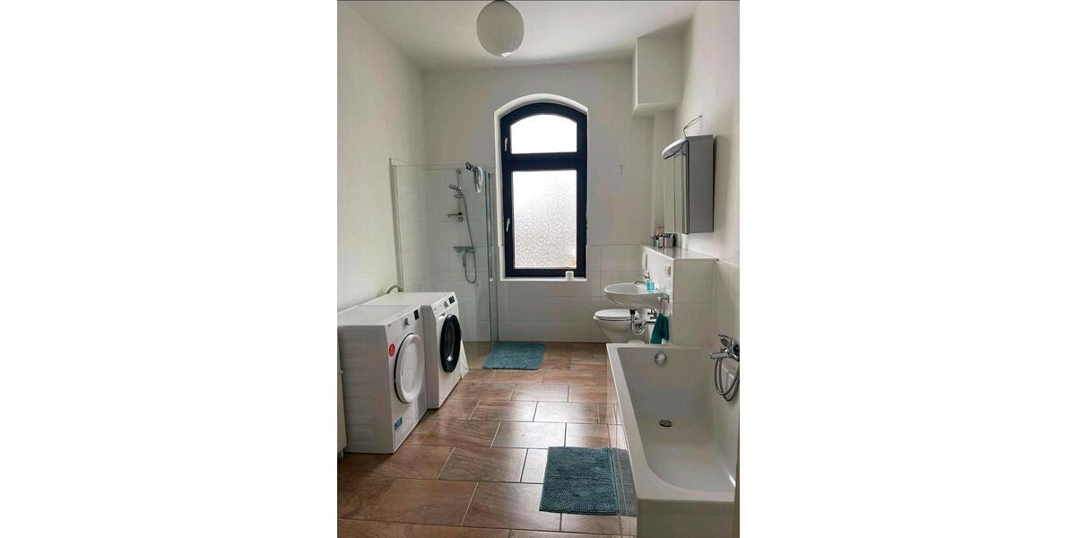 Helle 5 12 Zimmerwohnung im Drei-Partrien-Haus 5 zimmer