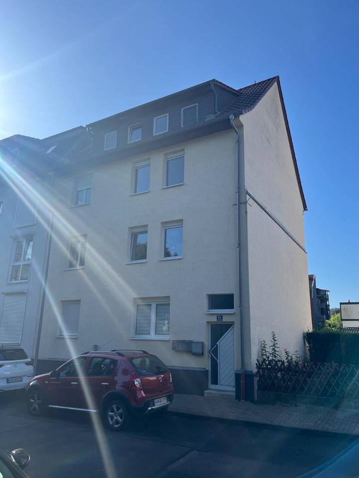 sonnige 4 RaumWohnung in ruhiger Lage mit Einbauküche und Ofen