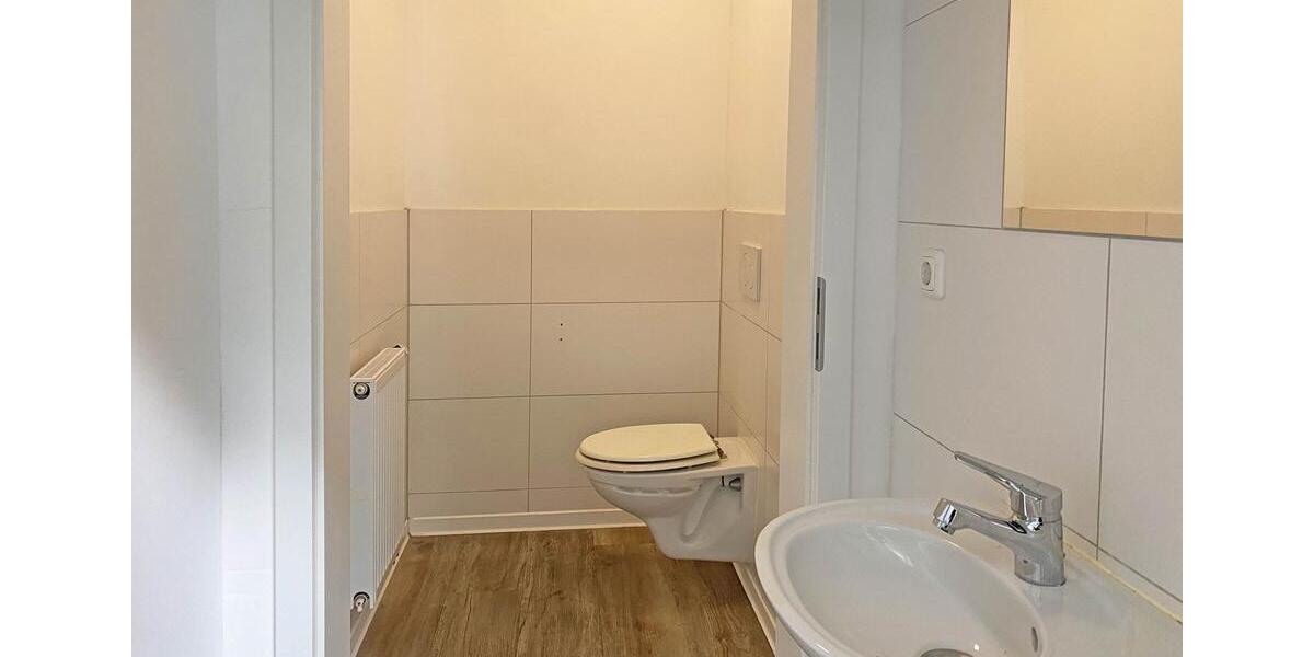 Vielseitige Gewerbehalle – ideal für Handel, Studio oder Lager zimmer