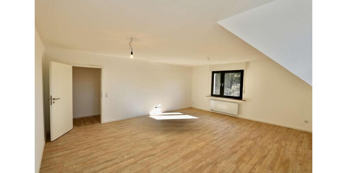 Dachgeschoßwohnung Overath - 3 Zimmer, 90 m&sup2;, 855&euro; | Angebot:25506990