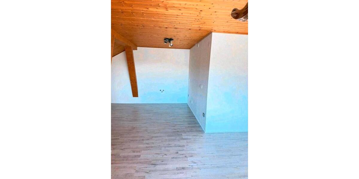 Dachgeschoßwohnung Borken (Hessen) - 3 Zimmer, 108 m&sup2;, 860&euro; | Angebot:26552811