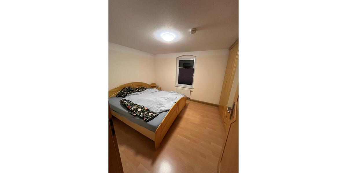 Etagenwohnung Reinsdorf - 2 Zimmer, 57 m&sup2;, 400&euro; | Angebot:26271576