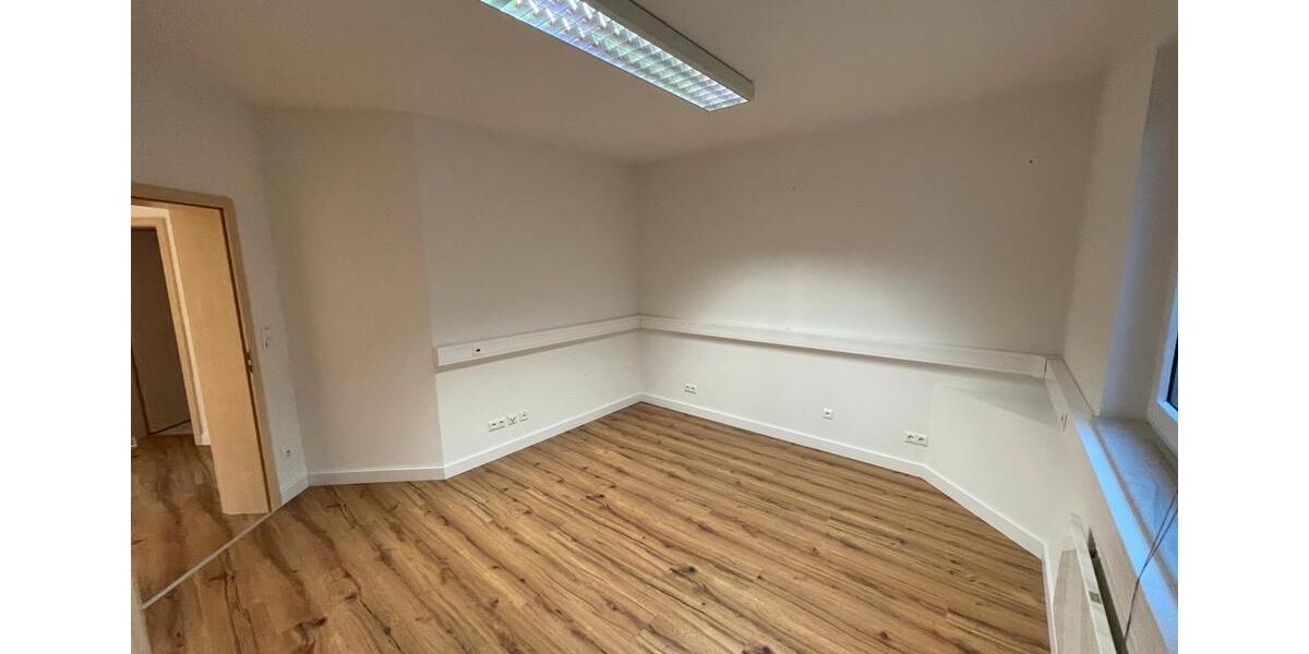 Gewerbeobjekt Neutraubling - 750&euro; | Angebot:24871917