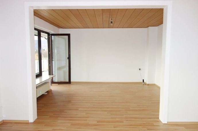 Etagenwohnung Kassel Harleshausen - 3 Zimmer, 92 m&sup2;, 675&euro; | Angebot:27030399