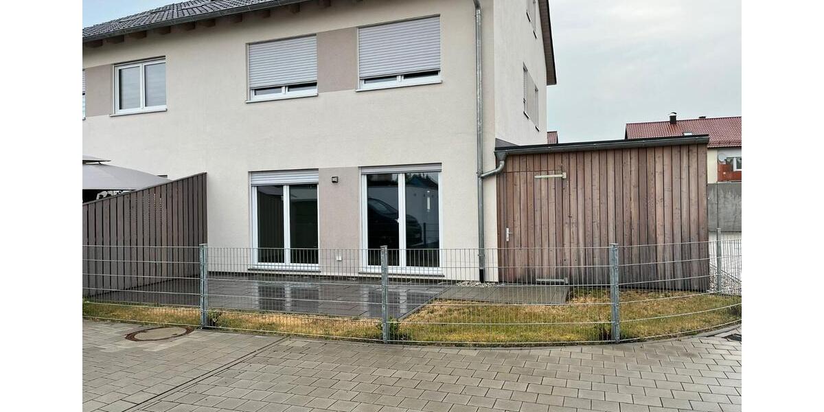 Etagenwohnung Schwandorf - 5 Zimmer, 140 m&sup2;, 1.680&euro; | Angebot:26632555