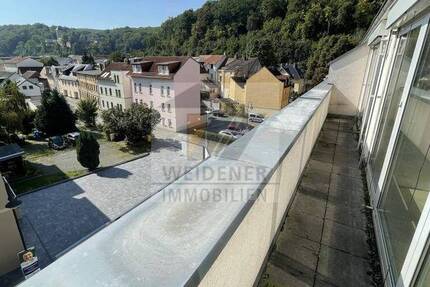Außergewöhnliche 2-Zimmer Wohnung mit Aufzug, Balkon und Tiefgarage