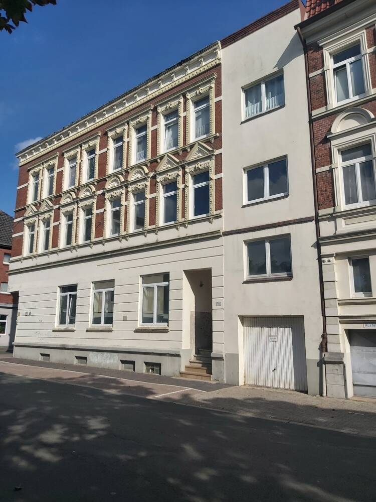 3-Zimmer-Wohnung in Stadtnähe mit EBK! Ab sofort frei!