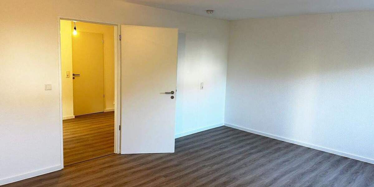 Etagenwohnung Singen (Hohentwiel) Singen - 4 Zimmer, 111 m&sup2;, 1.260&euro; | Angebot:25677101