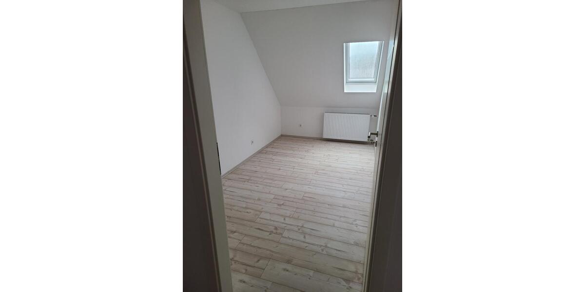 Etagenwohnung Lage - 1 Zimmer, 90 m&sup2;, 450&euro; | Angebot:25869910