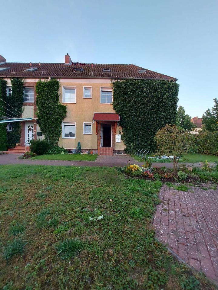 Geräumige ZweiraumWohnung im EG mit großem Garten und Stellplatz