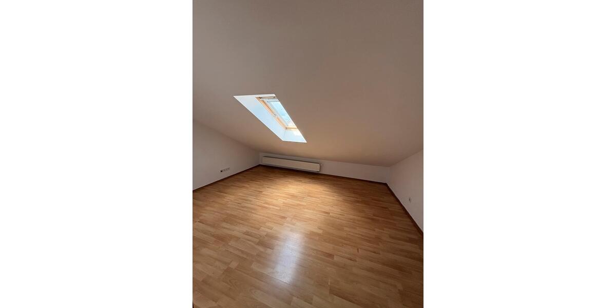 Dachgeschoßwohnung Limburg an der Lahn Eschhofen - 3 Zimmer, 70 m&sup2;, 600&euro; | Angebot:26598377