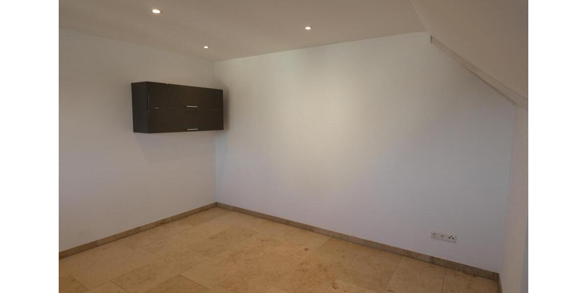 Dachgeschoßwohnung Finningen - 3 Zimmer, 126 m&sup2;, 820&euro; | Angebot:24865096