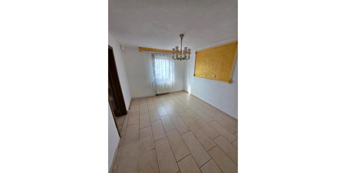Etagenwohnung Heidenheim an der Brenz - 5 Zimmer, 141 m&sup2;, 1.600&euro; | Angebot:26059761