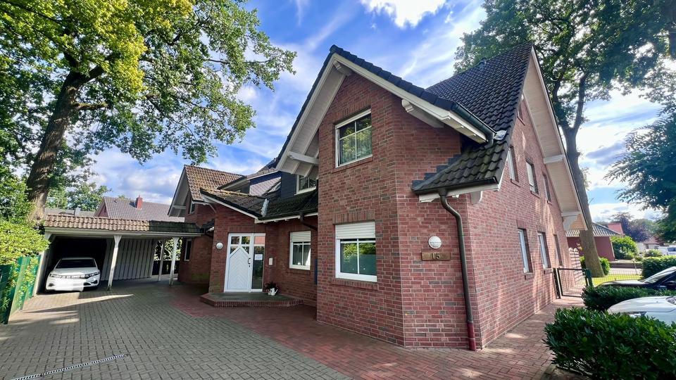 Vollständig renovierte gemütliche 5-Zimmer-Maisonette-Wohnung mit Balkon, Carport und Einbauküche